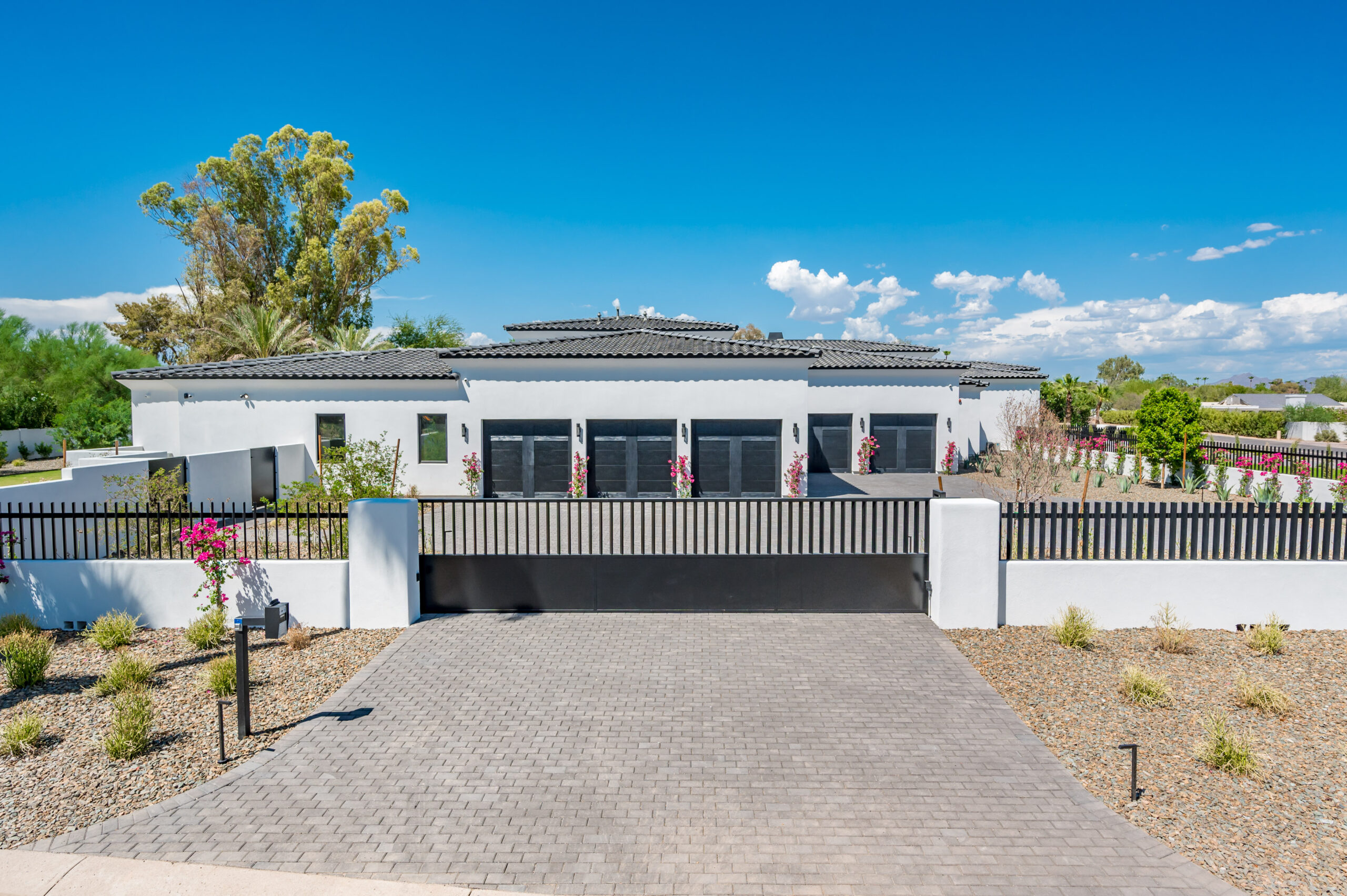 9422 N 50th Pl - High Res-10