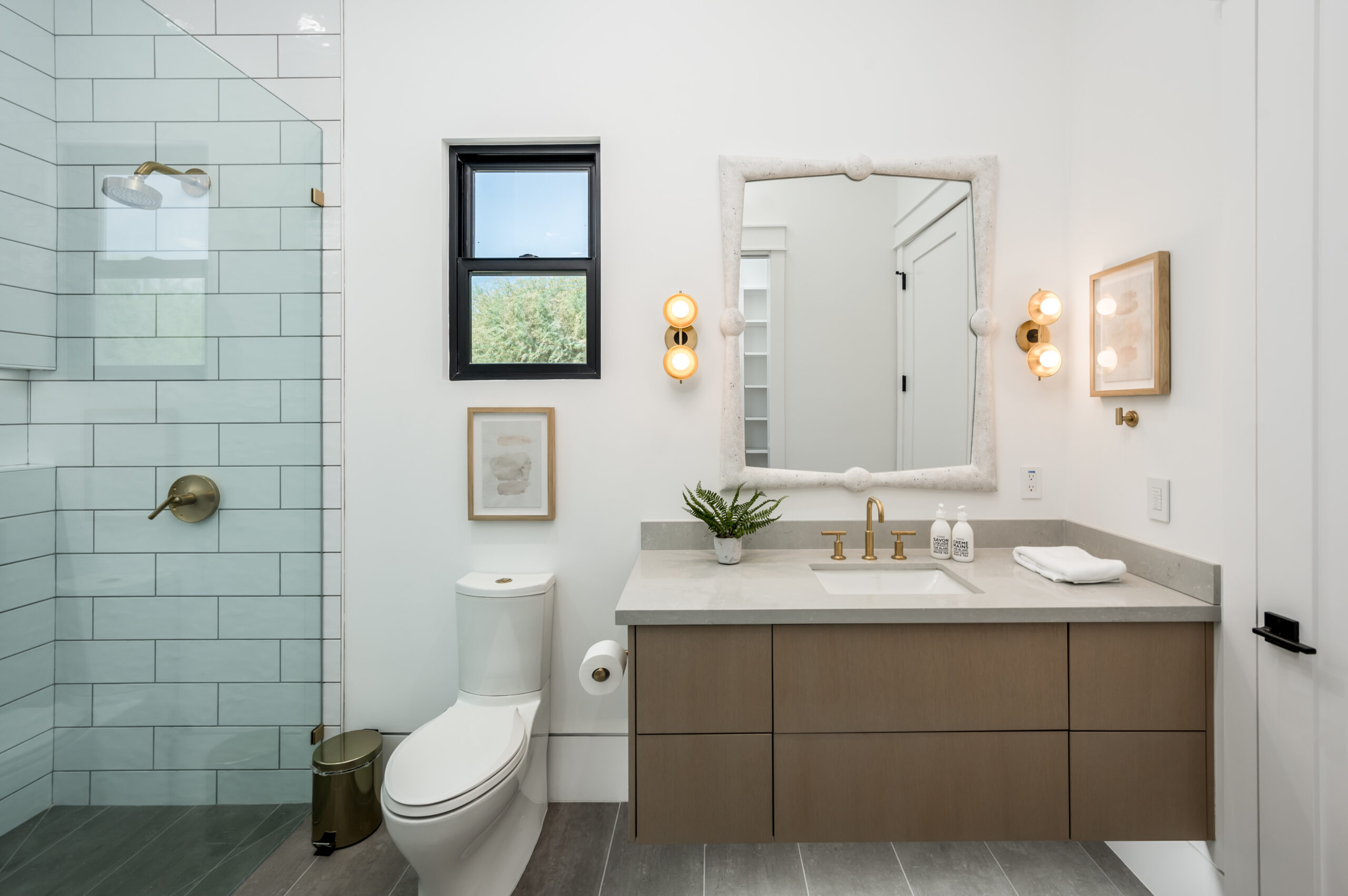 9422 N 50th Pl - High Res-125