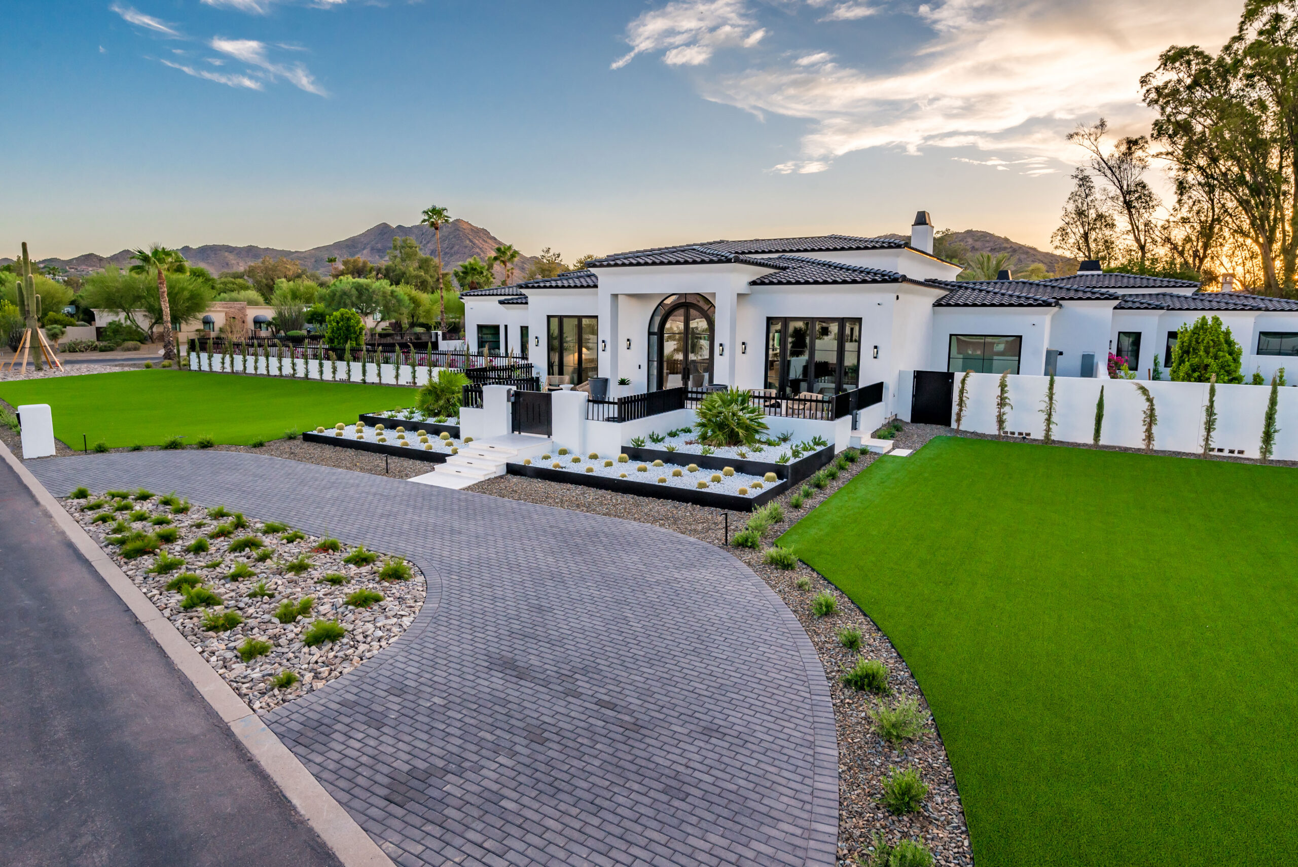 9422 N 50th Pl - High Res-15